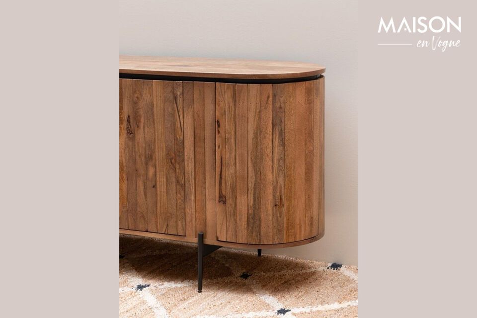 De donkerbruine kleur van het hout voegt een vleugje warmte en authenticiteit toe aan elke