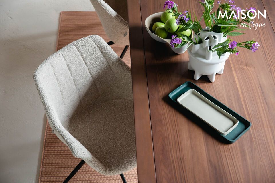 Met zijn brede, comfortabele zitting nodigt deze fauteuil je uit om te ontspannen na een lange dag