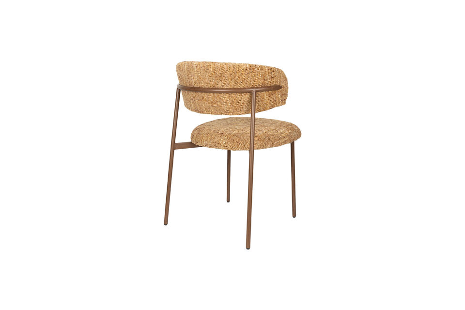 Bovendien zorgen de kleurverschillen in de gemêleerde bekleding voor een speels en tikkeltje retro