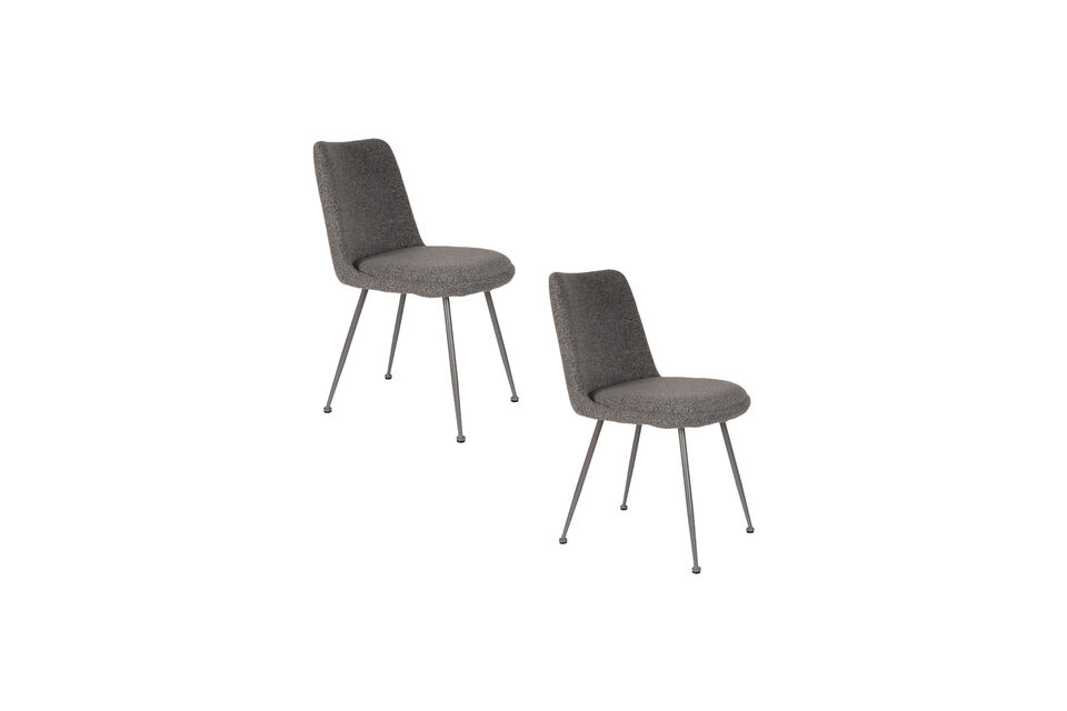    
Het frame en de poten zijn zorgvuldig afgestemd op de zacht gestoffeerde zitting