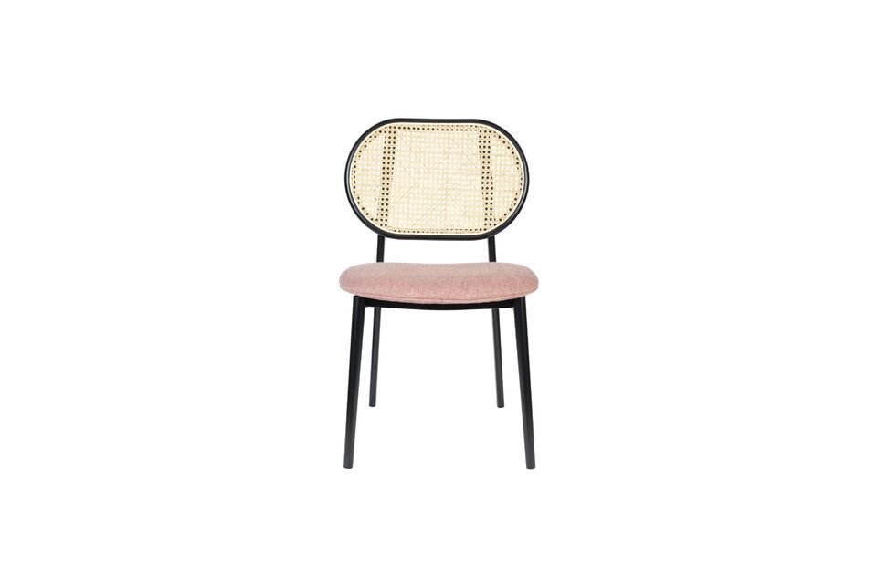 De roze kleur and het rotan materiaal geven je interieur een zachte, natuurlijke touch