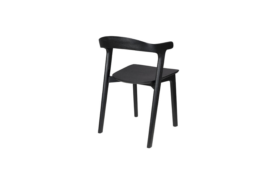 Deze eetkamerstoel is volledig gemaakt van duurzaam hout en voorzien van een simplistisch design