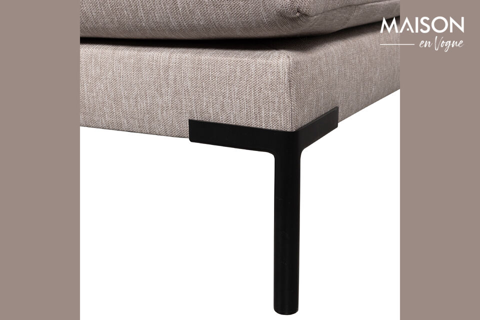 Le design elegant est souligne par le haut pied noir de forme cylindrique