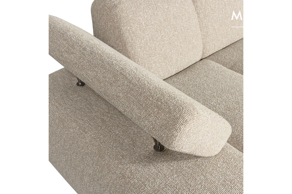 L\'elemento chaise longue può essere ordinato con il bracciolo a sinistra o a destra