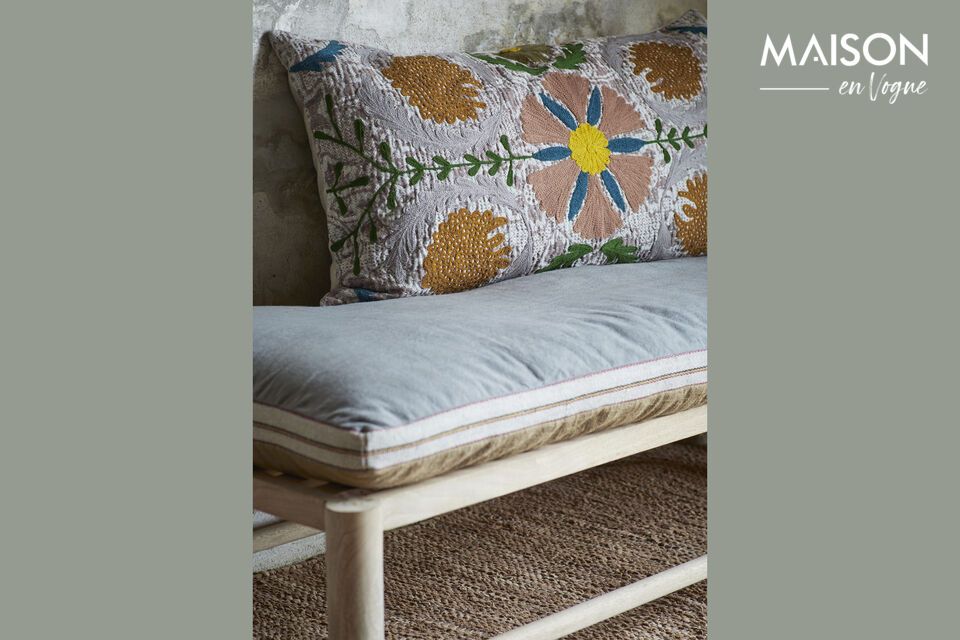 Add a touch of authenticity and elegance to your home with the embroidered Suzani cushion cover