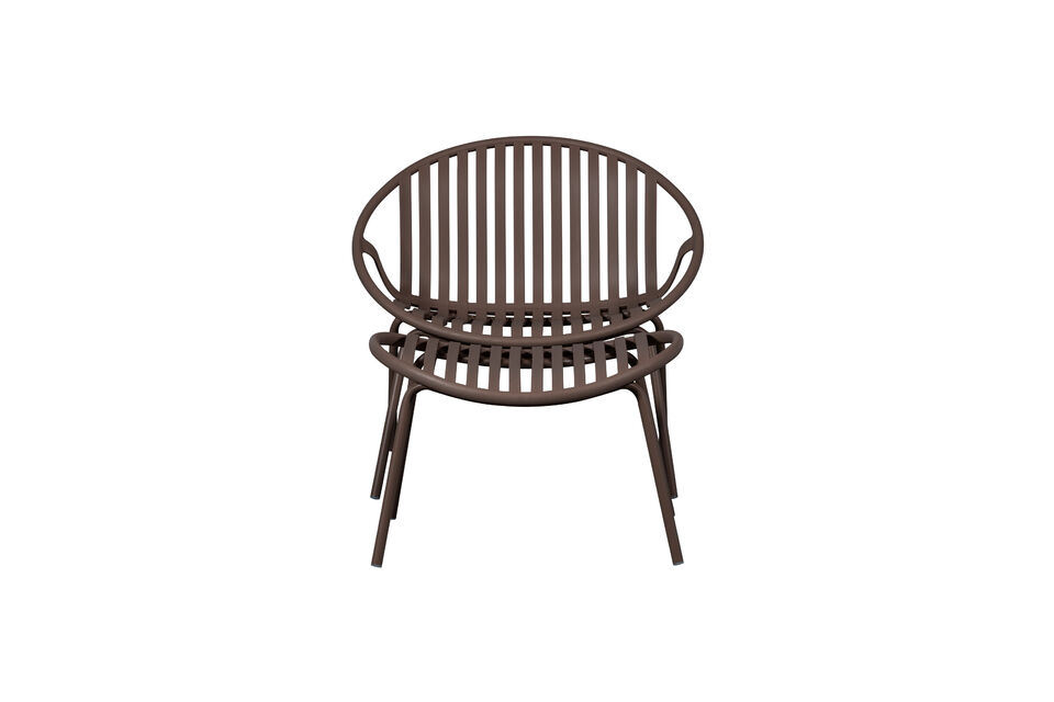 Fauteuil et repose-pieds confortables et &eacute;l&eacute;gants