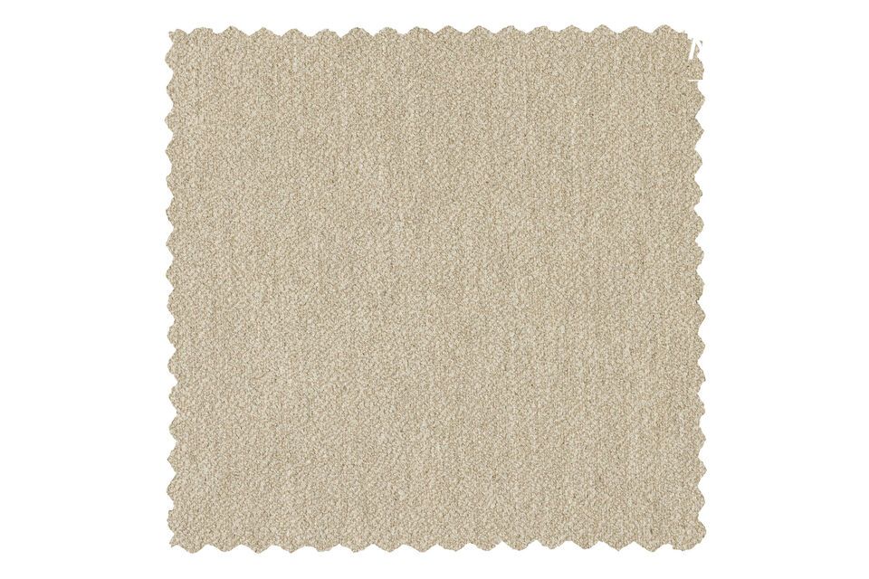 Con il suo design solido ma confortevole, questa poltrona è perfetta per rilassarsi con stile