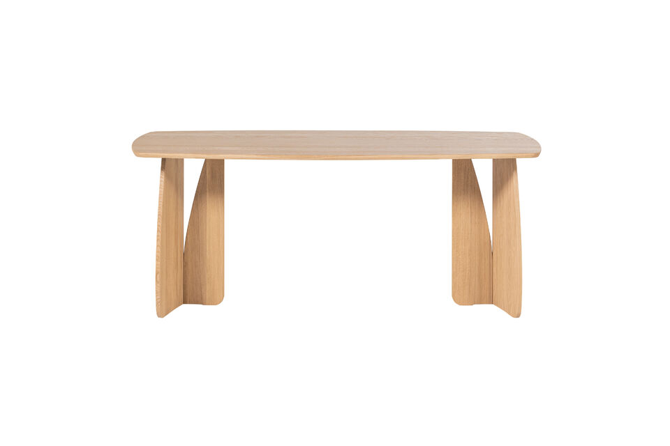 Durch die d&auml;nisch ovale Tischplatte in Kombination mit der skulpturalen Ausstrahlung der Beine