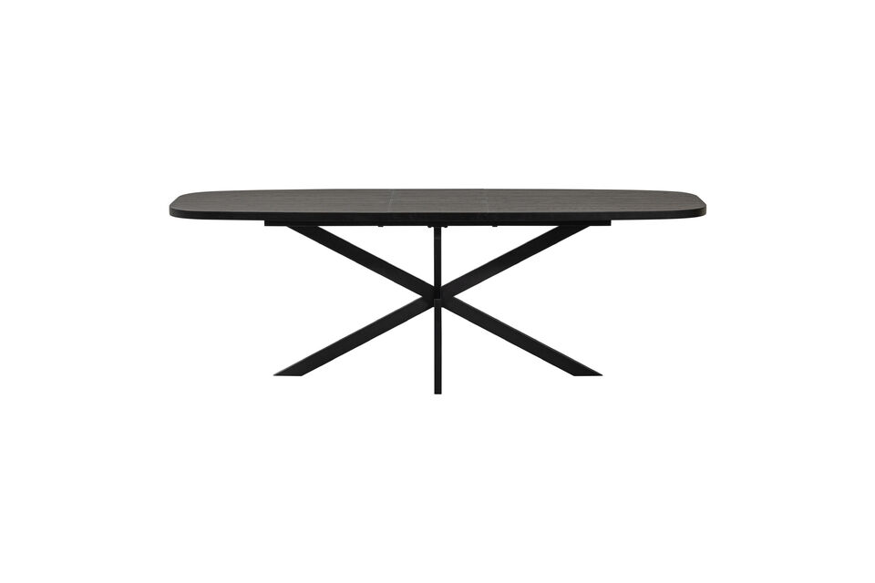 Der Tisch bringt Atmosphäre und ermöglicht es, stundenlang zu speisen