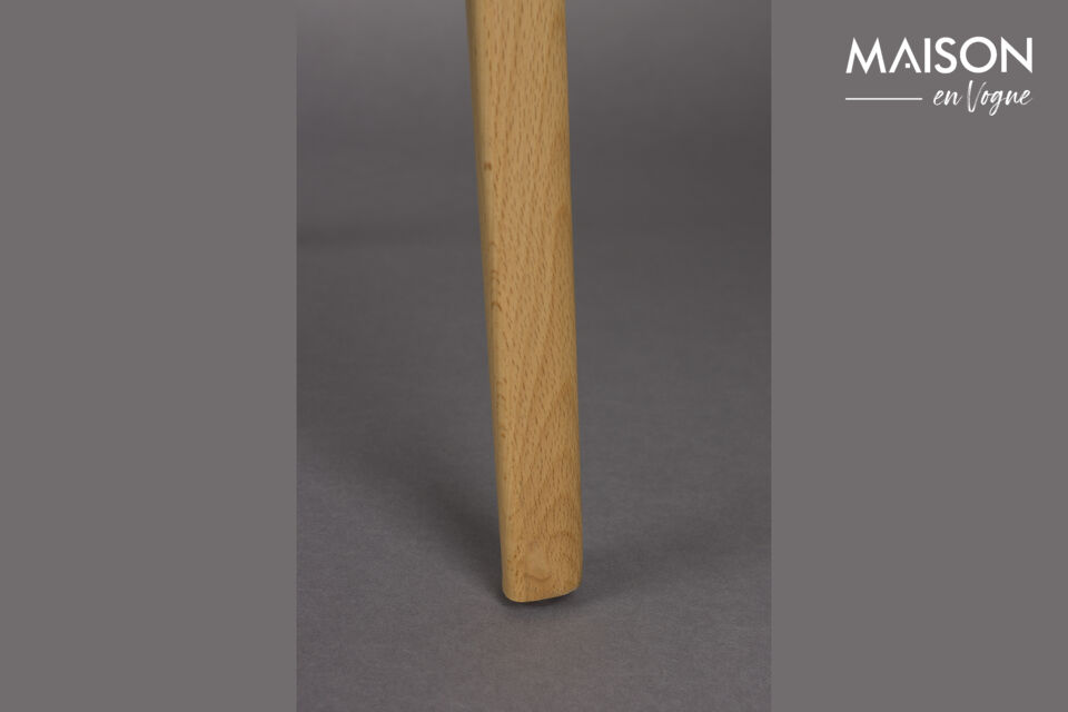 Verfügt über einen hochwertigen Holzrahmen und eine gepolsterte, bequeme Sitzfläche