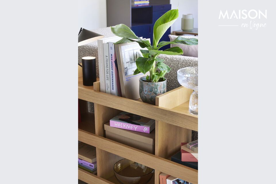 L\'Étagère murale en placage de chêne naturel Momentum incarne une esthétique intemporelle tout