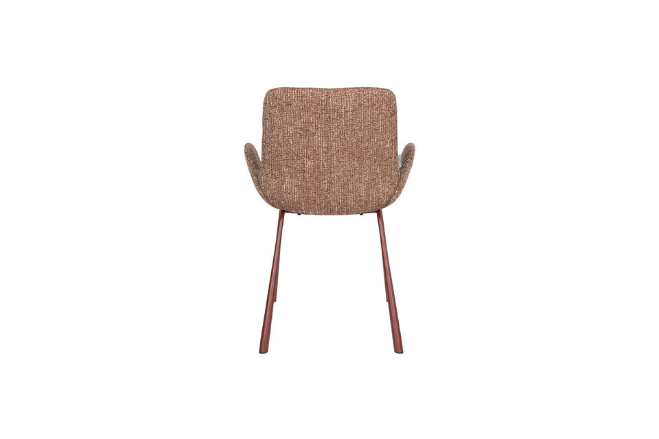 Regardez ce contraste entre l\'assise élégante et ces pieds en métal noir
