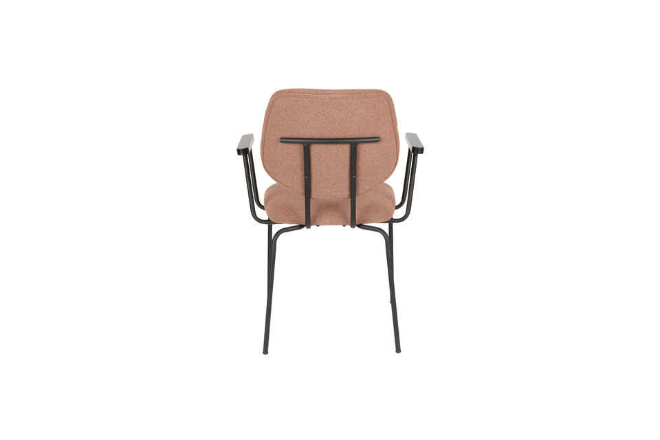 Disponible avec ou sans accoudoirs et en deux coloris tendance