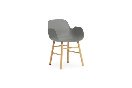 Fauteuil en chêne et plastique gris Form