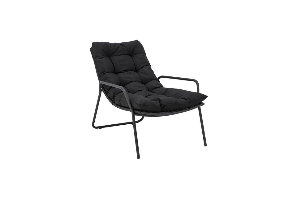 Sa silhouette ludique et minimaliste transcende les tendances