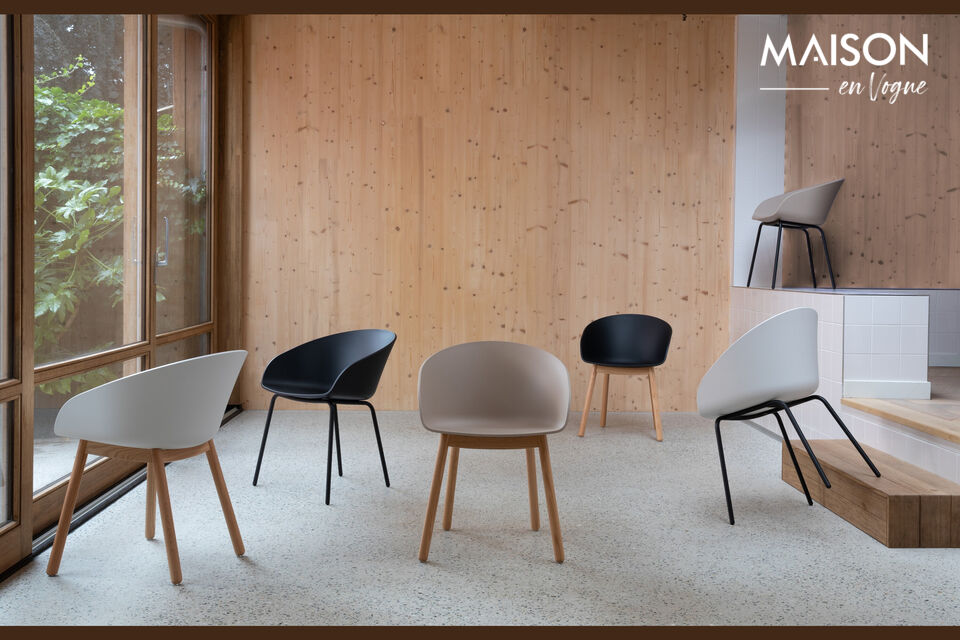 Le fauteuil Void de Zuiver est un meuble exceptionnel qui allie style et fonctionnalité