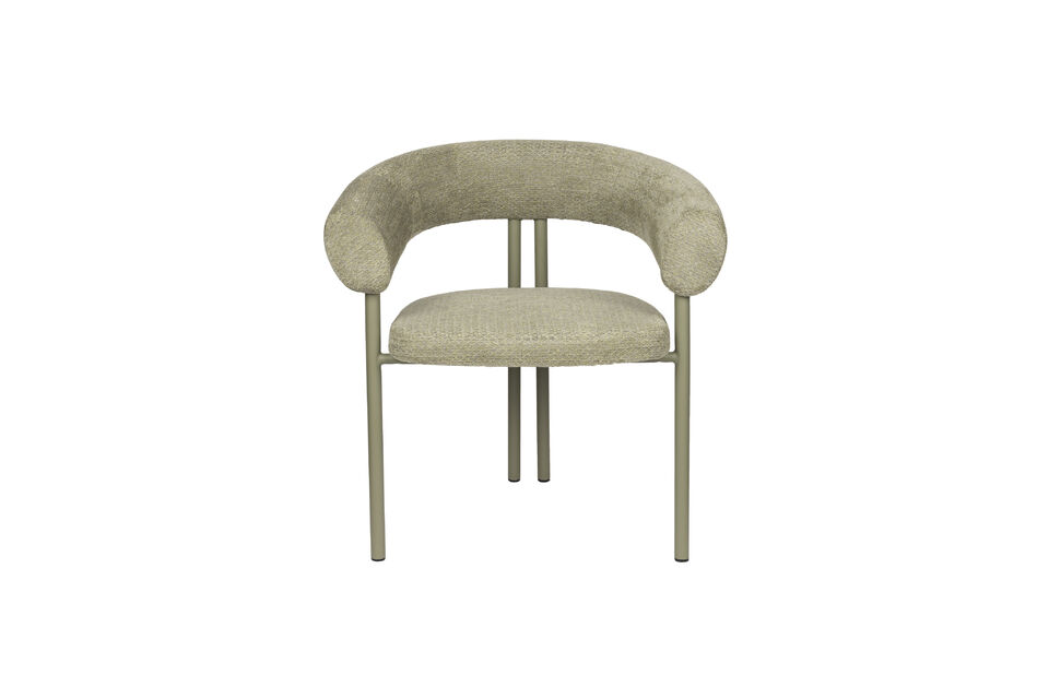 Ce fauteuil et cette chaise de salle à manger affichent une allure si invitante que vous ne