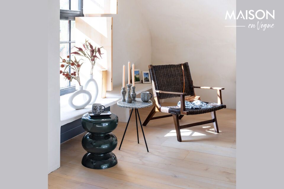 Ajoutez une touche de nature avec ce fauteuil en rotin.