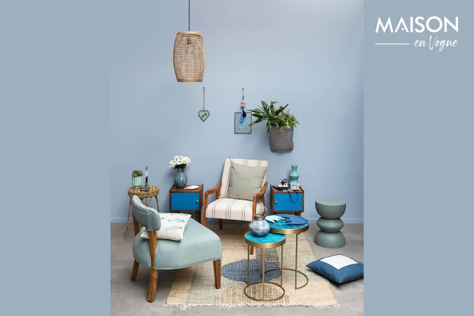 Élégance et confort avec notre fauteuil en bois d'acacia.
