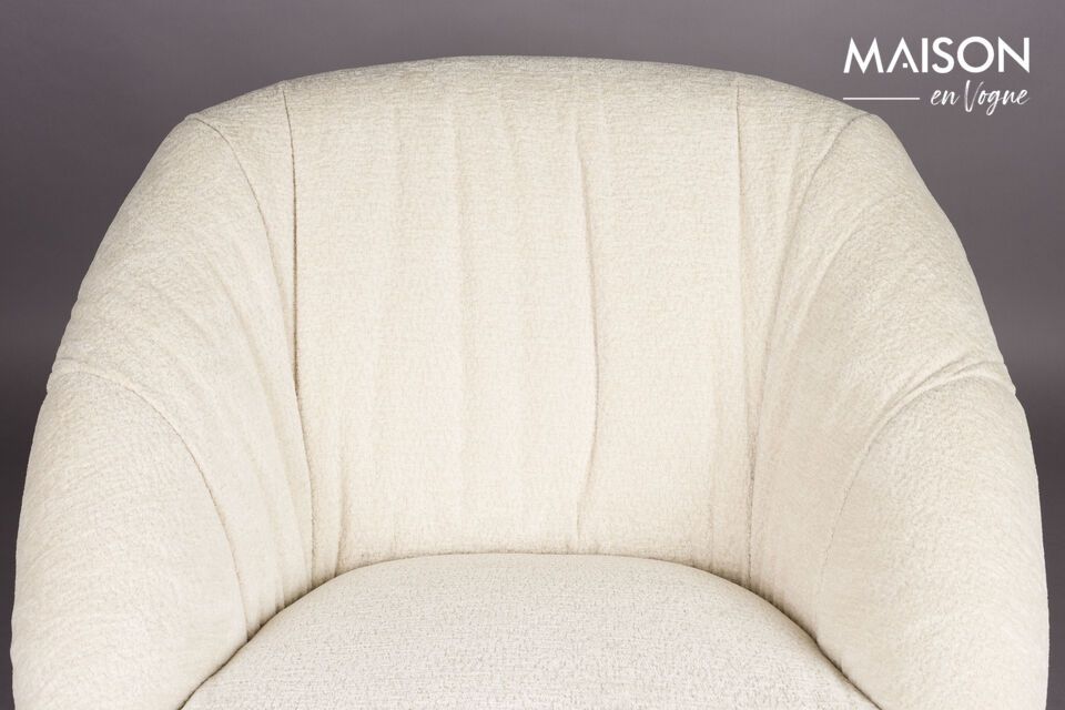 Le fauteuil Emilius évoque une sensation d\'évasion