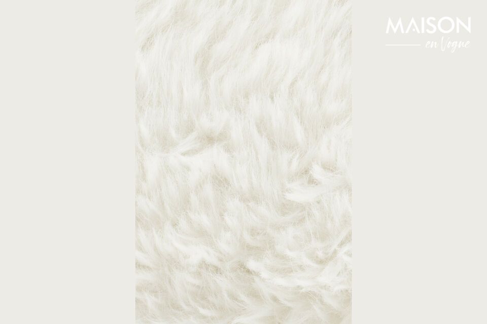 Imaginez un cocon doux et enveloppant qui évoque à la fois tendresse et confort ; le fauteuil Yeti