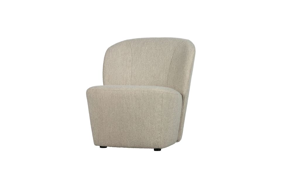 C\'est un fauteuil avec une assise ferme et un coussin de dossier merveilleusement doux et