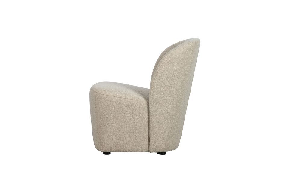 Les formes rondes donnent à la chaise un aspect convivial
