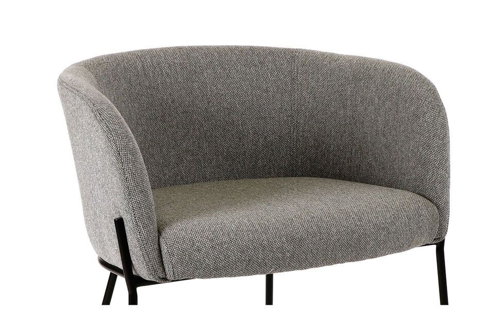 Avec le charme discret d\'un certain classicisme, ce confortable fauteuil vous tend les bras