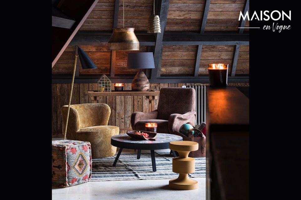 Apportez style et confort à votre espace avec notre fauteuil jaune.
