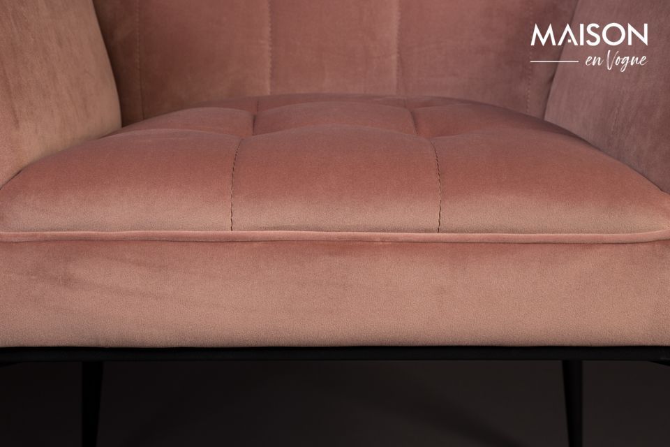 Installez ce fauteuil à l\'amorti agréable dans le salon, un boudoir ou un jardin d\'hiver