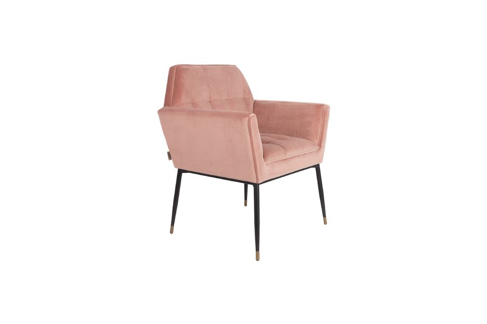 La texture velours de ce fauteuil Kate apporte un grand confort en plus d\'une assise moelleuse