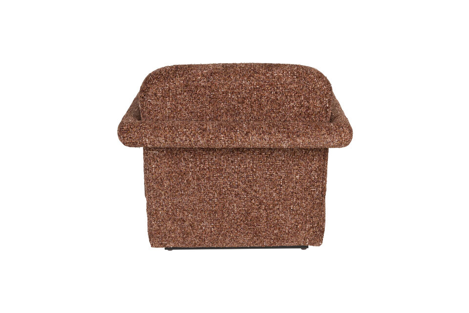 De plus, l\'accoudoir original, qui semble enlacer l\'assise, apporte une touche surprenante