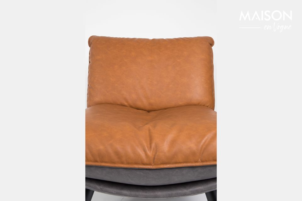 Un fauteuil confortable dévoilant un design vintage et des finitions raffinées