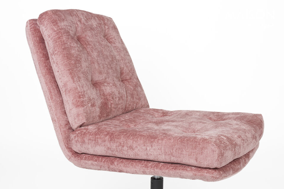 Le design intemporel du fauteuil Kai s\'adapte parfaitement à différents styles d\'intérieur