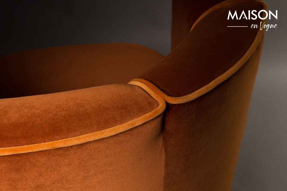 Revêtu d\'un joli velours polyester très doux