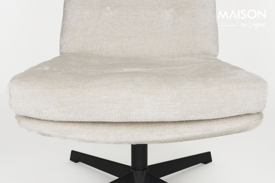 Le fauteuil Kai est disponible en plusieurs coloris modernes