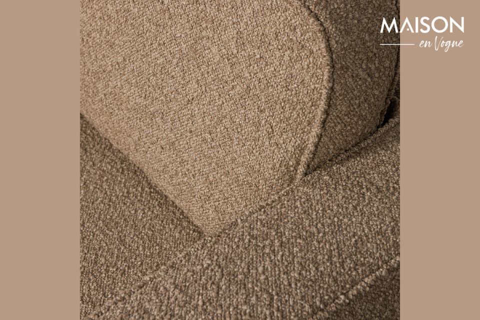 Avec son plateau pivotant pratique et ses accoudoirs confortables