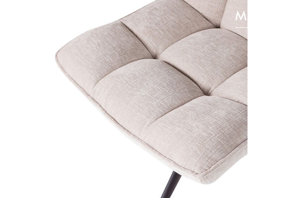 Ce fauteuil pivotant s\'adapte &agrave; plusieurs styles d\'habitat et ajoute une ambiance sereine