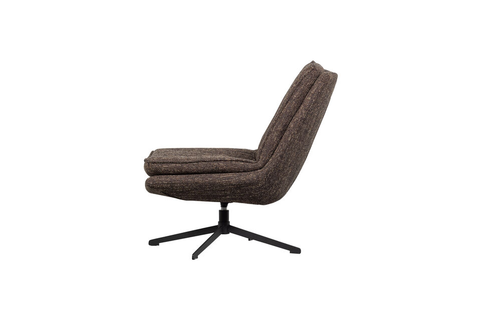 Le fauteuil est recouvert d\'un tissu doux et confortable qui invite à se détendre pendant des