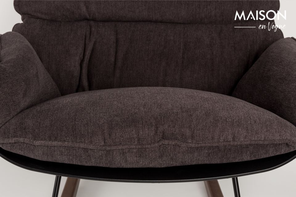 La chaise lounge Rocky Dark imaginée par White Label Living est un modèle très confortable