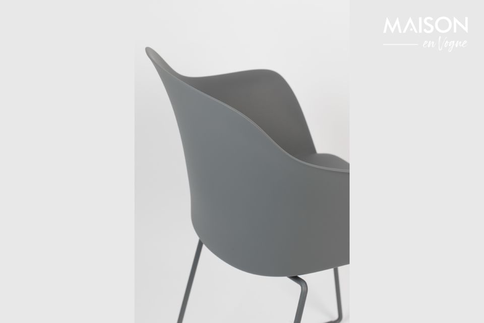 Le fauteuil Tango présente une structure solide et robuste en acier poudré