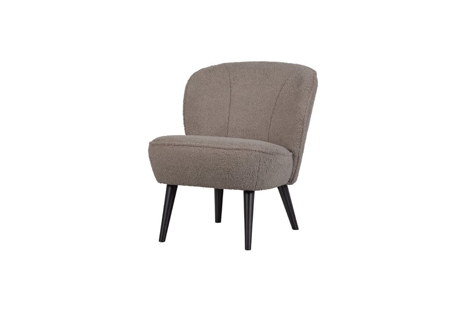 Le fauteuil Teddy Gris Sara affiche une finesse étonnante grâce à ses formes agréables