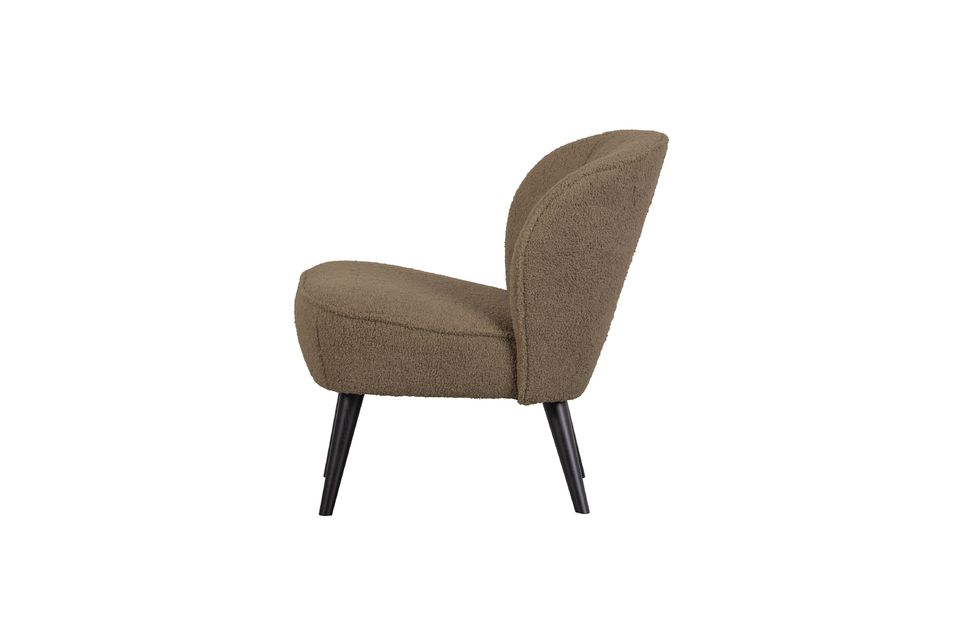 Ce fauteuil issu de la collection du label néerlandais WOOOD offre un design unique en plus d\'une