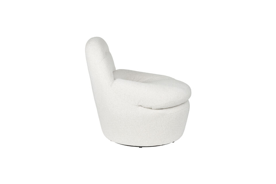 Le fauteuil est entièrement recouvert d\'un tissu à mailles grossières dans une teinte douce
