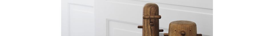 Mise en avant matière Figurine décorative en chêne marron San