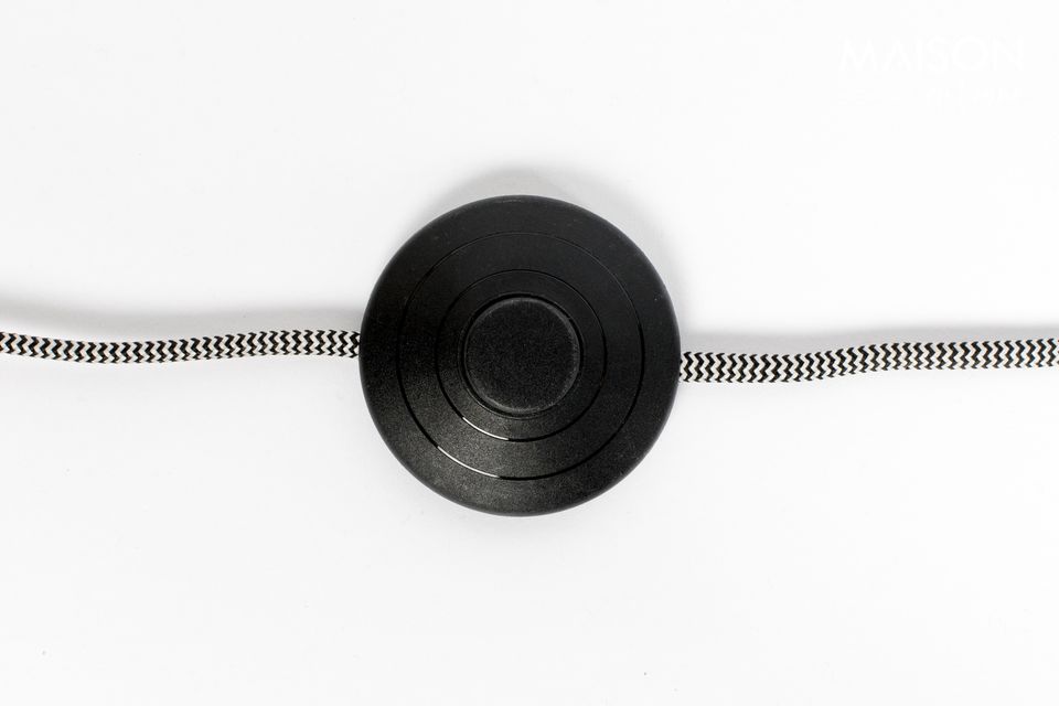 The cable is covered with a polyester texture
