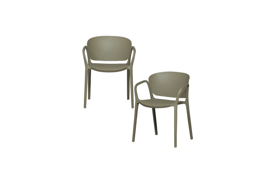 Bent is made of plastic in a trendy colour, giving the garden a little more colour