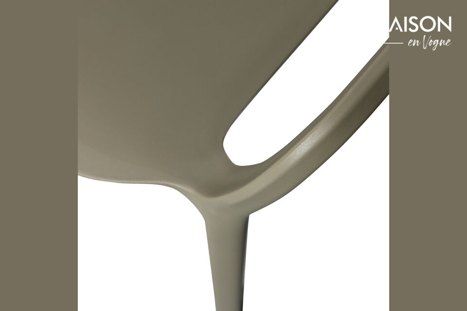 8 cm Leg height: 44 cm Armrest height: 64–67 cm Armrest width: 2 cm Armrest depth: 33 cm Maximum