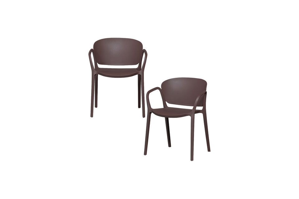 Bent is made of plastic and immediately brings colour and character to your garden