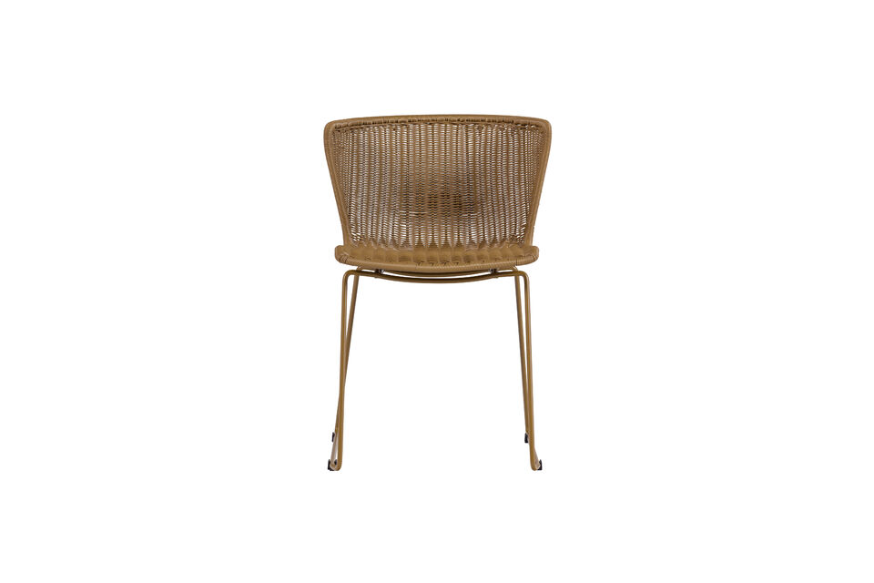 Die Sitzfläche besteht aus geflochtenem Kunststoffrattan in einer natürlichen Farbe